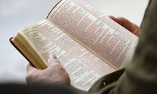После жалобы родителей в начальных и младших средних школах округа штата Юта запретили Библию