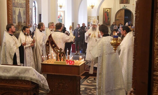 В Южно-Сахалинске в восьмую годовщину расстрела верующих в кафедральном соборе почтили память жертв трагедии