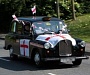В Англии таксистку обязали убрать из машины наклейки с крестом св. Георгия