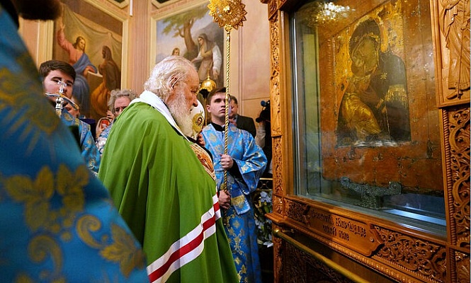 Патриарх Кирилл: Россия снова проходит через тяжелые испытания