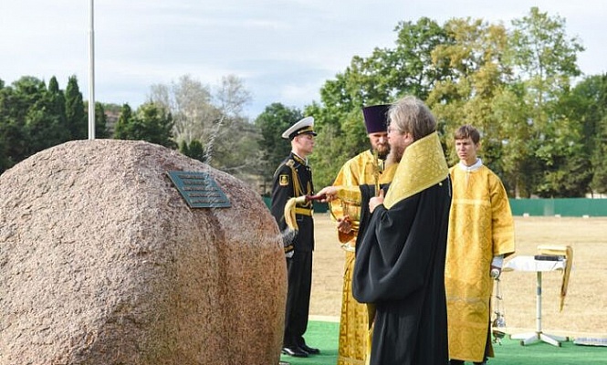 Председатель Патриаршего совета по культуре освятил закладной камень на месте будущего строительства историко-археологического парка в Херсонесе