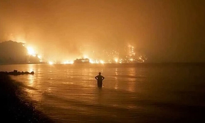 В Сети рассказали о чудесах, произошедших во время лесных пожаров в Греции