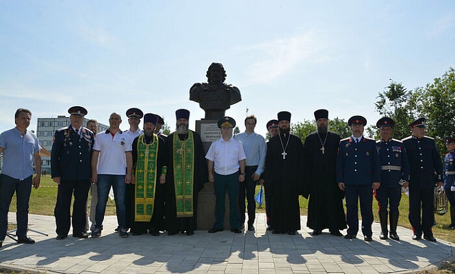 Памятник святому Александру Невскому освящен в Кантемировской дивизии
