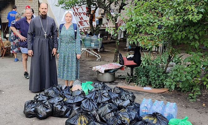 Представители Синодального отдела по благотворительности и московской больницы святителя Алексия посетили Луганск и Северодонецк
