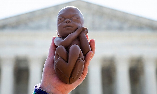 Судья в Огайо заблокировала законопроект, требующий хоронить или кремировать останки абортированных младенцев