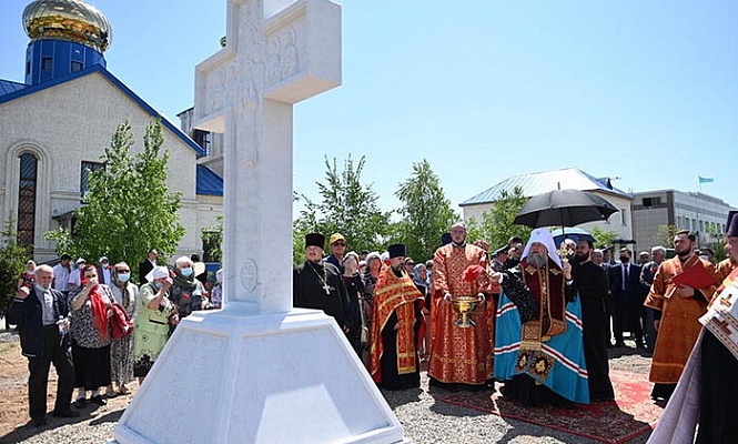 Освящен поклонный крест в память святых Акмолинских новомучениц, пострадавших за Христа в лагере АЛЖИР
