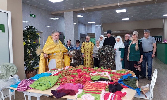Первую партию помощи для воинов подготовил приход при Новосибирском доме ветеранов
