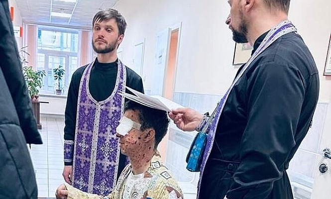 Клирики Санкт-Петербургской епархии оказывают помощь пострадавшим от теракта