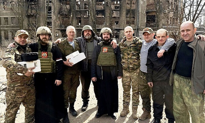 Орловские священники доставили гуманитарный груз и помолились с бойцами СВО
