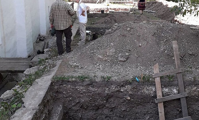 Продолжаются археологические исследования у стен Спасо-Преображенского собора