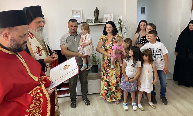 Мать десятерых детей получила награду Сербской Церкви и новый дом
