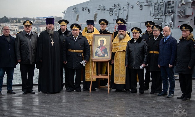 В Севастополе совершили обход кораблей с иконой святого праведного воина Феодора Ушакова