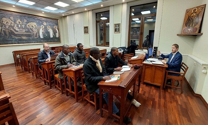 Слушатели из четырех стран Африки начали обучение на курсах подготовки священнослужителей в Москве