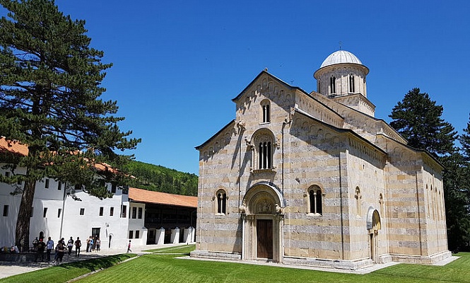 Косовские министры требуют исключить сербский монастырь из списка объектов, находящихся под угрозой