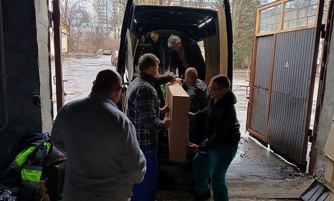 Калининградская епархия передала медицинское оборудование в больницу Донецка