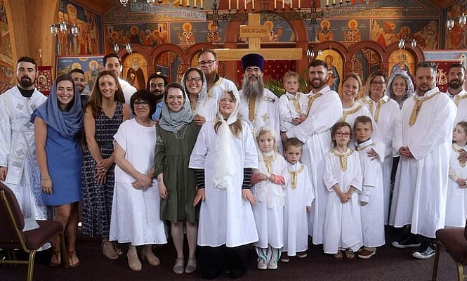 Сотни человек приняли Православие в США и Британии в Лазареву субботу и на Страстной и Светлой седмицах