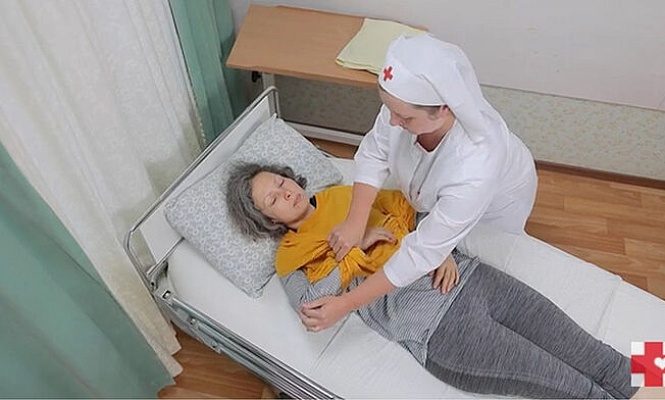 Специалисты московской патронажной службы «Милосердие» выпустили новые видеопособия по уходу за тяжелобольными