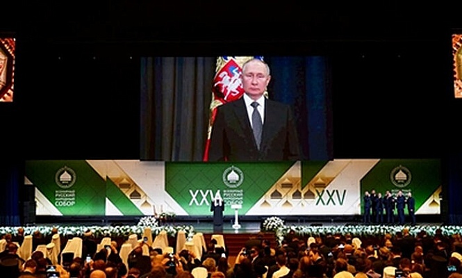 Президент России Владимир Путин и Святейший Патриарх Кирилл выступили на пленарном заседании XXV Всемирного русского народного собора