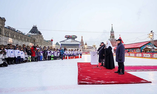 Святейший Патриарх Кирилл принял участие в открытии XIV турнира по русскому хоккею на Красной площади