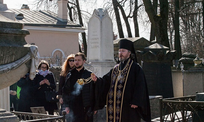 Память Михаила Ломоносова почтили в Александро-Невской лавре в Санкт-Петербурге