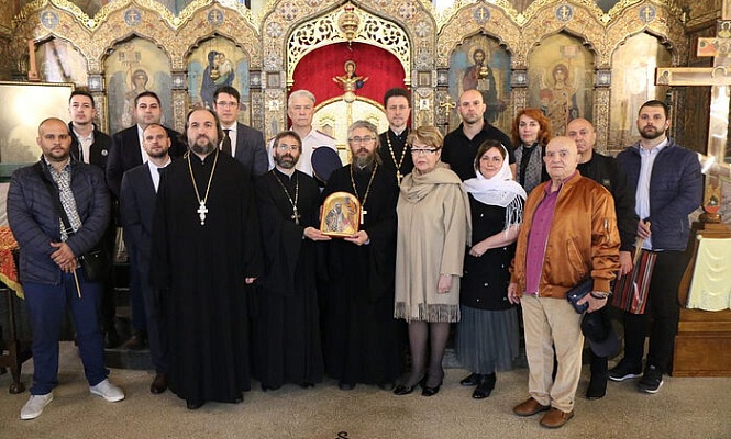 Верующие Болгарской Церкви передали в дар московскому Сретенскому монастырю икону святителя Киприана
