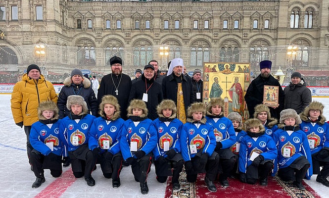 На Красной площади столицы состоялся XIII турнир по русскому хоккею на призы Патриарха Московского и всея Руси