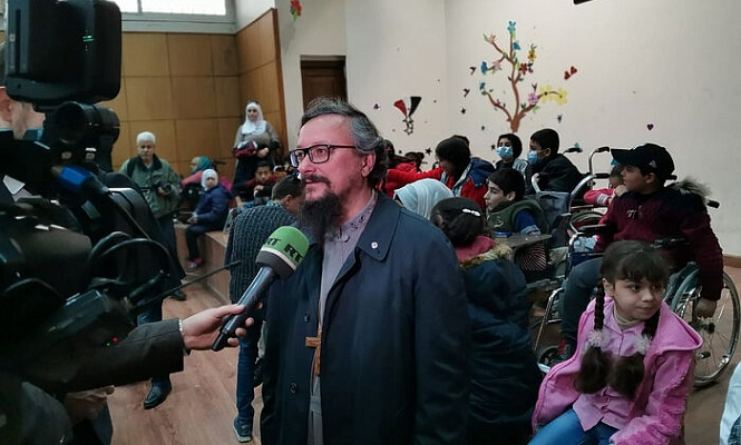 Помощь школе для детей с инвалидностью передал представитель Русской Церкви в Дамаске