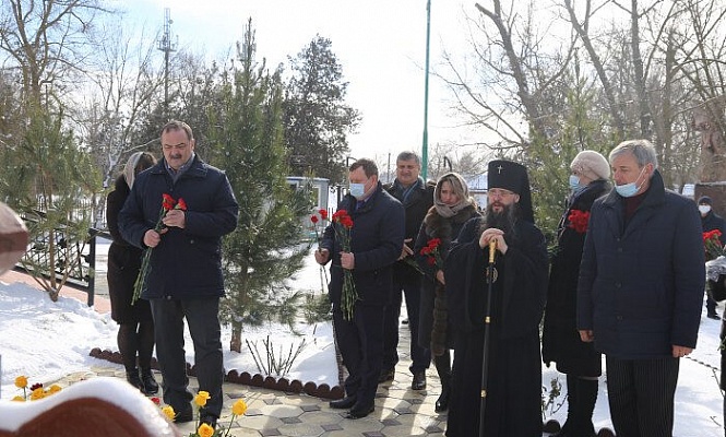 В Георгиевском соборе Кизляра (Дагестан) молитвенно почтили память жертв нападения на храм