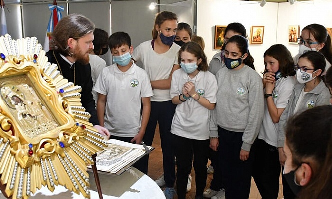 Аргентинская епархия провела выставку православных икон «Святые лики»