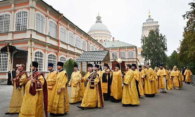 Святейший Патриарх Кирилл: Каждый священник должен понимать, что и от него зависит будущее нашей страны