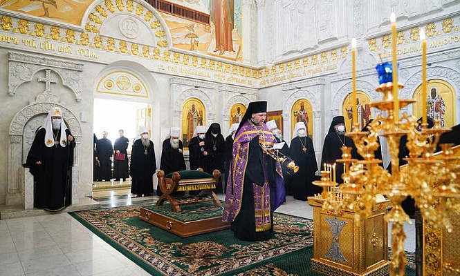 Члены Священного Синода почтили память приснопамятного Патриарха Сербского Иринея и почивших архипастырей Русской Православной Церкви