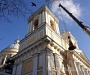 На звонницу Свято-Троицкого собора Александро-Невской лавры подняты два больших колокола
