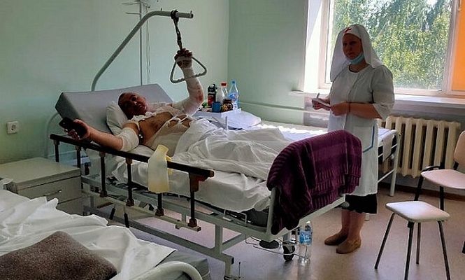 Сестры милосердия посетили пострадавших при взрыве на АЗС в Новосибирске