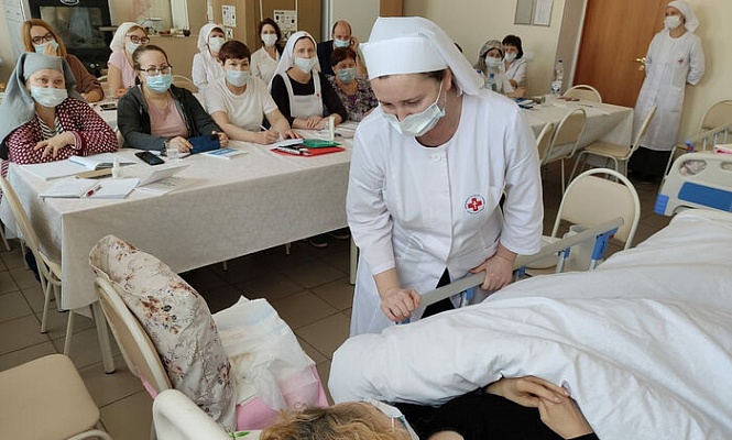 Специалисты московской православной службы «Милосердие» провели в Самаре и Тольятти занятия по уходу за тяжелобольными