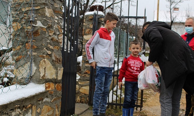 Рождественские дары от читателей «Православие.Ru» получили дети в Косово и Метохии