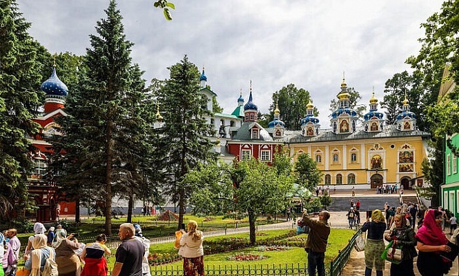 Реставраторы из семи регионов России будут работать на территории Псково-Печерского монастыря