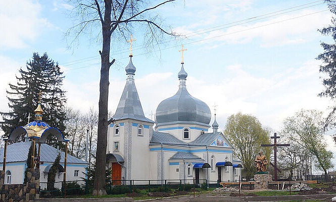 В селе Печеское Хмельницкой области Украины представители раскольников захватили Покровский храм