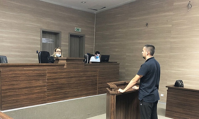 Косовский суд приговорил заступившегося за монахиню серба к 6 месяцам заключения