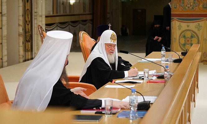 Святейший Патриарх Кирилл: Люди обеспокоены ограничением привычных прав и возможностей