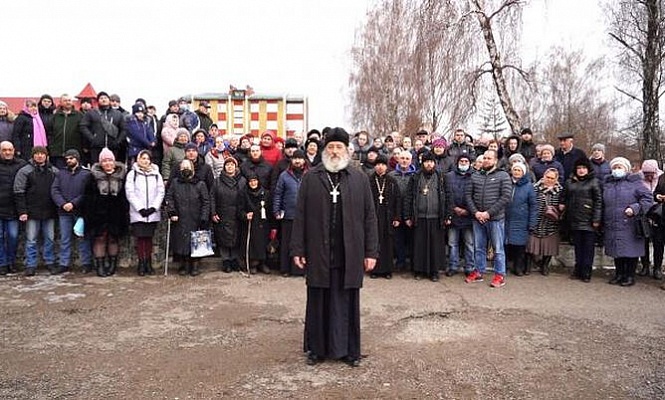 Община закрытого в Хотине храма Украинской Православной Церкви провела молитвенное стояние у местной мэрии
