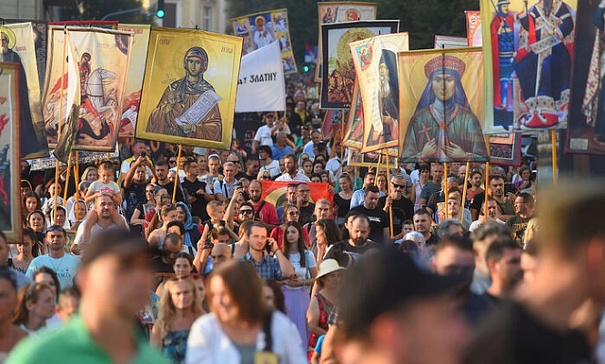 В Белграде прошел крестный ход «За спасение Сербии»