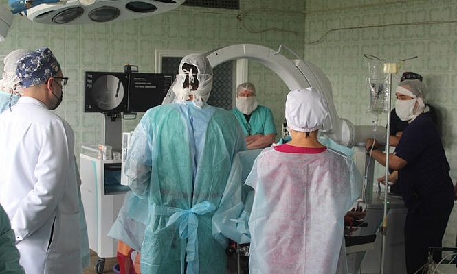 Церковная больница святителя Алексия передала цифровой рентгеновский аппарат в Горловскую больницу