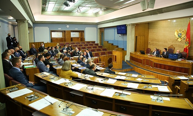 Парламент Черногории одобрил изменения в Законе о вероисповедании